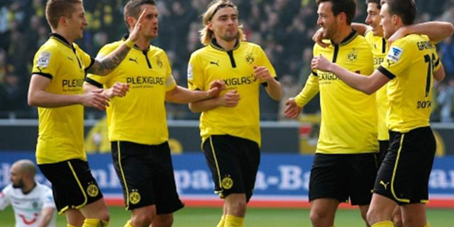 Dortmund Tundukkan 10 Pemain Hannover 3-2