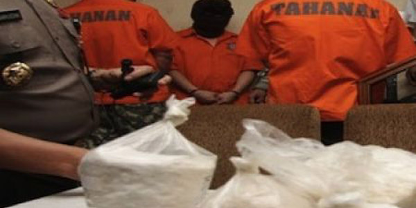 Digerebek, Pelaku Narkoba Melawan dan Ceburkan Polisi ke Parit