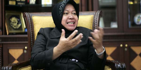 Dampingi Keluarga Korban Air Asia, Risma Gandeng Pakar Asuransi