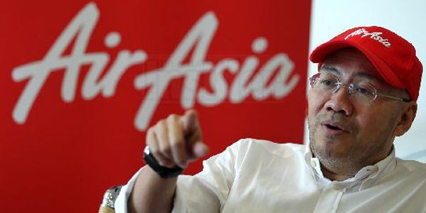 Hadiri Pemakaman Korban, Pemilik AirAsia Bungkam