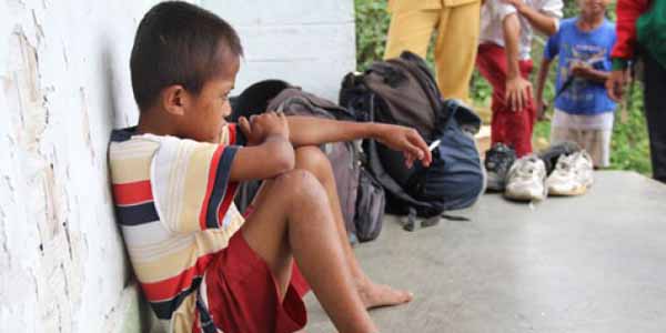 Bocah Perokok di Sukabumi Ternyata Juga Konsumsi Bensin dan Ular