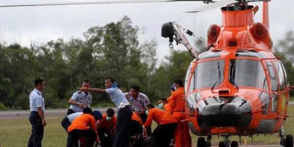 Baru 8 Jenazah Korbaan AirAsia QZ 8501 Ditemukan