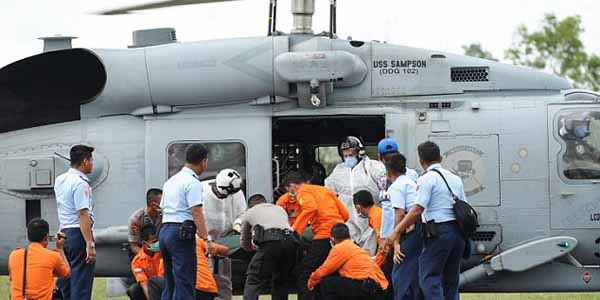 Sea Hawk Jepang Angkut Tiga Jenazah Korban AirAsia