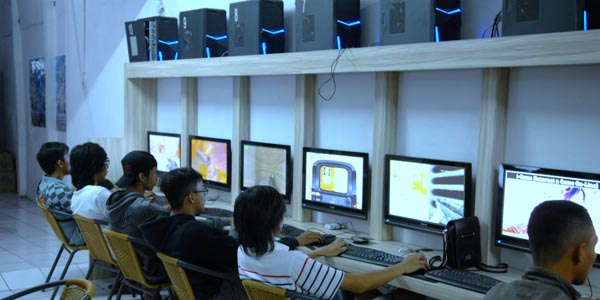 Keasyikan Main Game Online 72 Jam, Pria Ini Tewas di Warnet