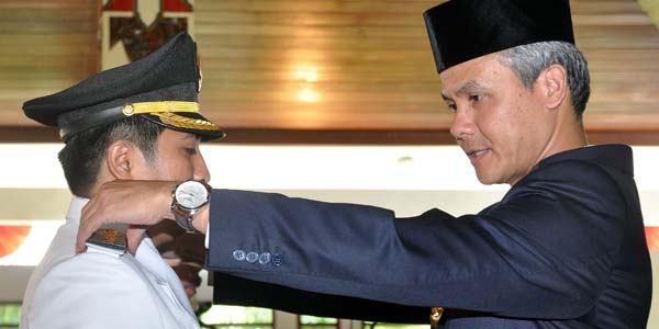 Gubernur Ganjar Lantik PNS Hasil Lelang Jabatan