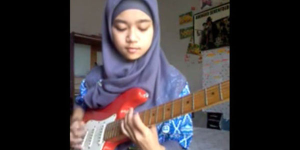 Kisah Gitaris Metal Berjilbab, Dari Cacian hingga Pujian
