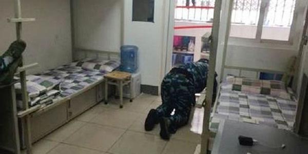 Siswa di China Dihukum Jilat Toilet