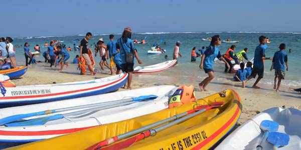 Dibanjiri Pengunjung, Kemacetan Pantai Pandawa Mencapai 10 Km