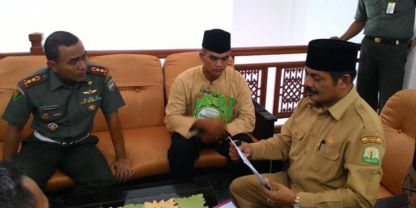 Anggota POM TNI AD Banda Aceh Masuk Islam