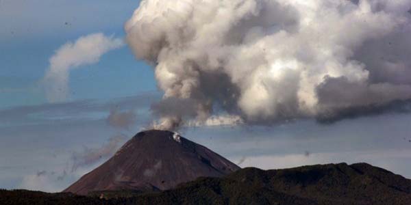 Gunung Soputan Meletus, Semburkan Debu Hingga 4.000 Meter