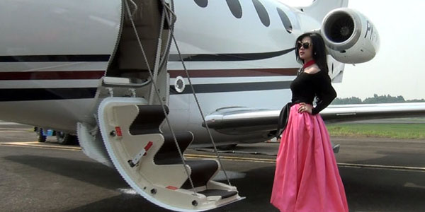 Selama Di Amerika, Syahrini Ngaku Biasa Naik Helikopter