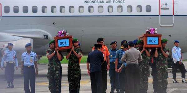 Hingga Sore Ini, 22 Jasad Korban AirAsia Sukses Dievakuasi