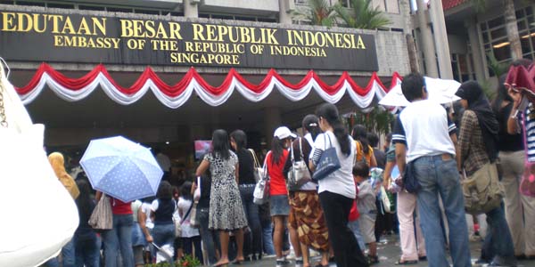 Tak Digaji Minimal Rp 5 Juta/Bulan, TKI di Singapura Wajib Protes
