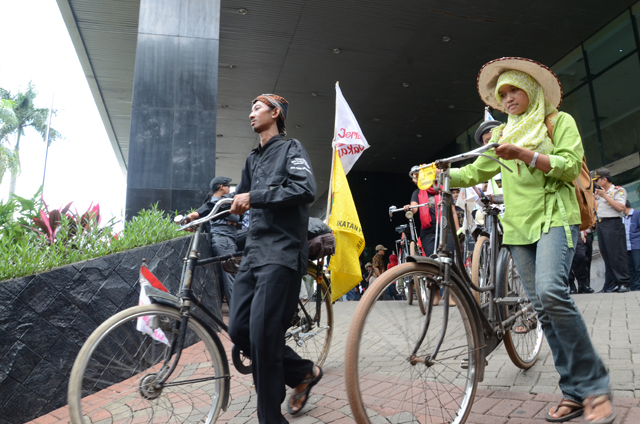 FOTO: Komunitas Sepeda Onthel Dukung KPK