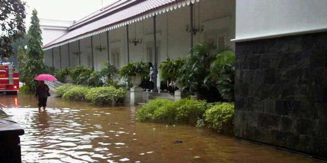 Meski Kebanjiran, Aktivitas di Kantor Gubernur Ahok Berjalan Normal