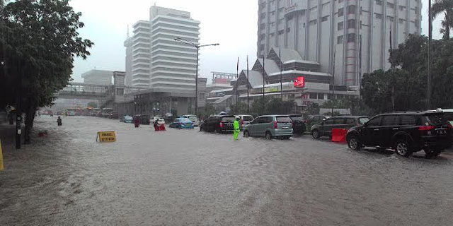 Pemprov DKI: Banjir Kali Ini karena Hujan Lokal dan Laut Pasang
