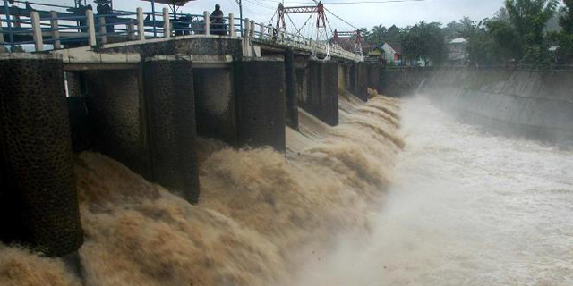 Atasi Banjir, Ahok Bakal Pasang Pipa dari Katulampa Sampai Laut Jawa