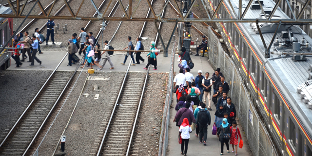 Mulai Hari Ini, Tarif KRL Dihitung Berdasarkan Jarak