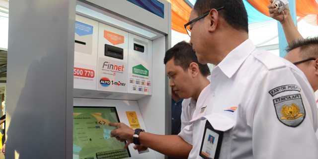 FOTO: Peresmin Mesin Penjualan Tiket Otomatis ‘E-kiosk’