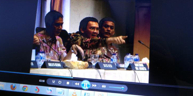 VIDEO: Ini Kericuhan Yang Terjadi Dalam Mediasi Ahok-DPRD DKI