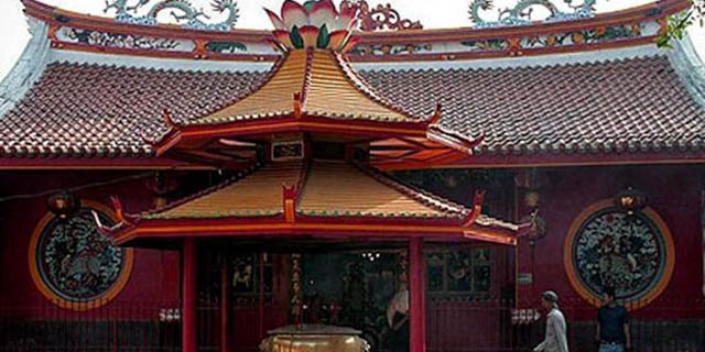 Vihara Dharma Bhakti di Petak Sembilan Habis Dilalap Api