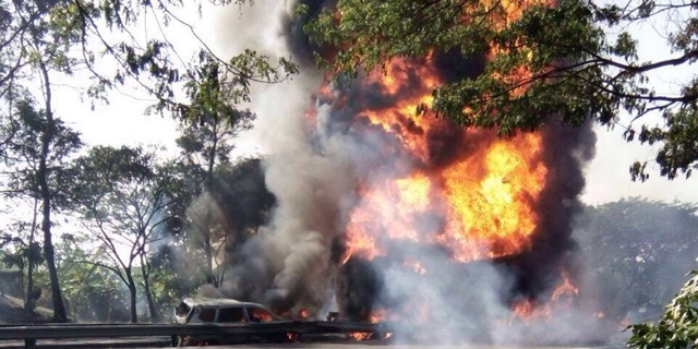 truk-tangki-terbakar